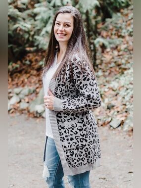 Wild Idea Cardigan 2.0 (NWOT) Grey Leopard Print, Size Small